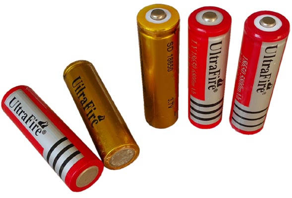 باتری 3.7 ولت شارژی مخصوص چراغ قهوه ای پلیسی و لیزر